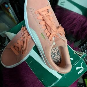 Puma Women's Pink Sneakers